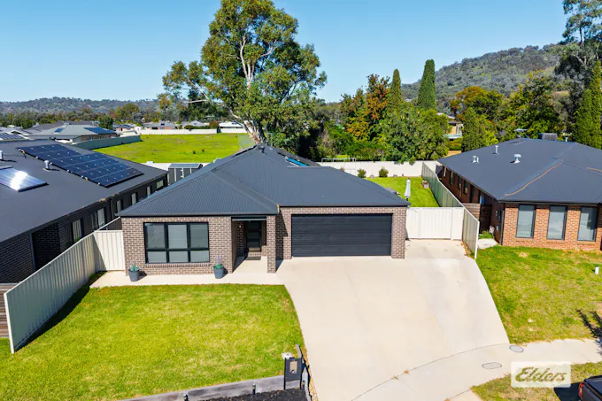 11 Saxby Court, West Wodonga, VIC, 3690 - Image 1
