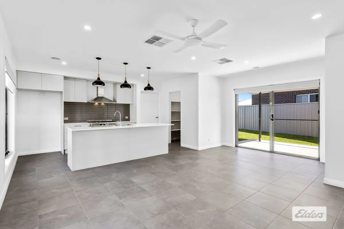 13 Torrens Road — photo 3 of 14