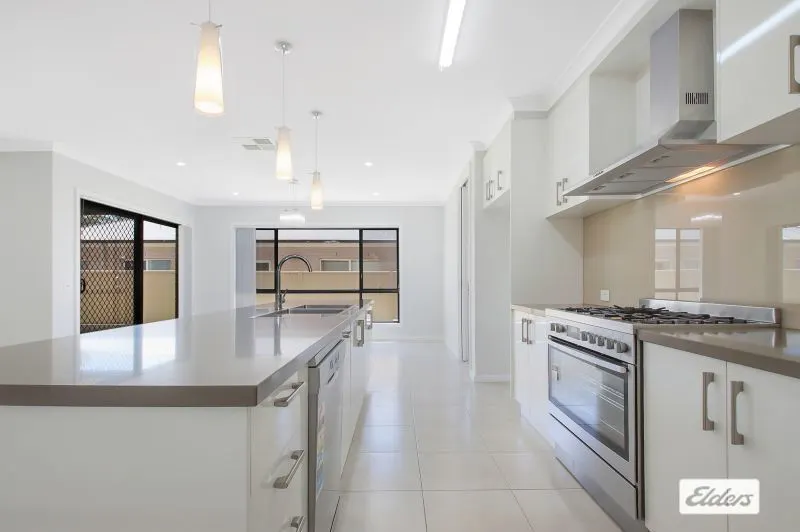42 Ruthven Circuit, Wodonga, VIC, 3690 - Image 2