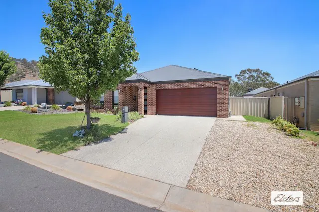 42 Ruthven Circuit — photo from Elders Real Estate Albury/Wodonga