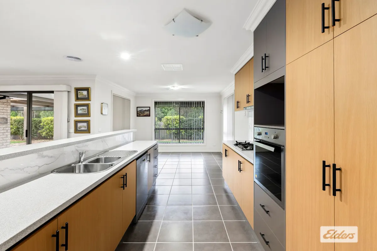 102 Kookaburra Way — photo 2 of 17
