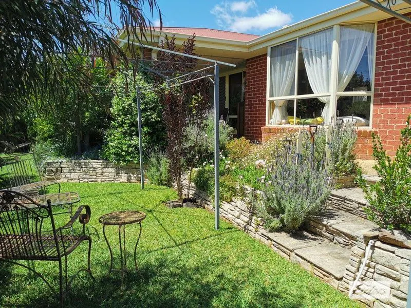 9 MacKenzie Crescent, Wodonga, VIC, 3690 - Image 1