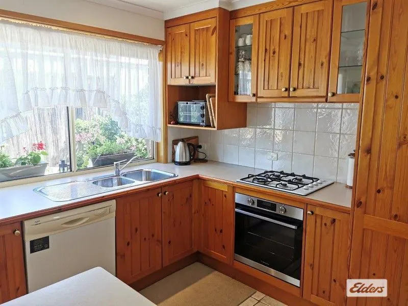 9 MacKenzie Crescent, Wodonga, VIC, 3690 - Image 2