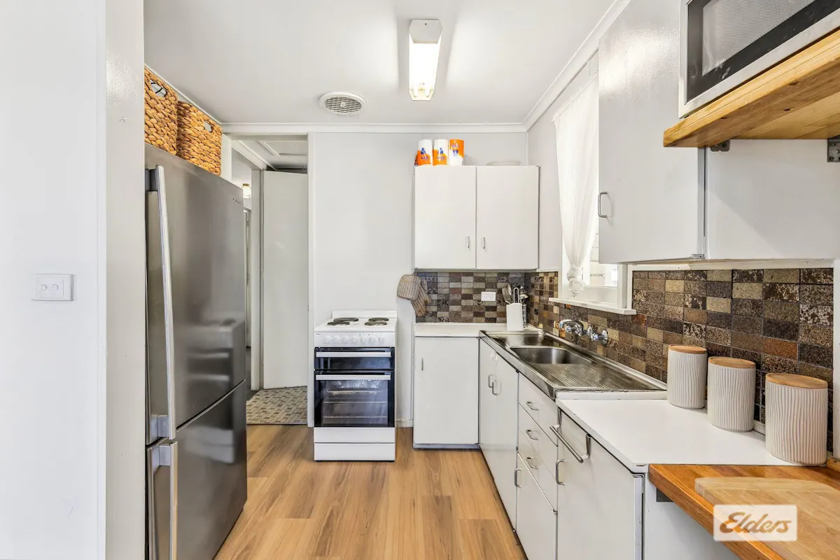 958 Captain Cook Drive — photo 2 of 13