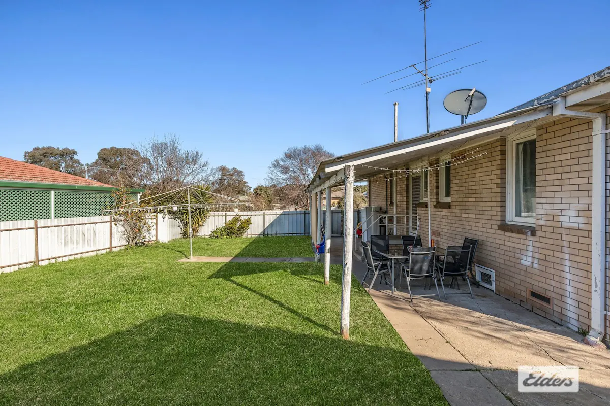 958 Captain Cook Drive — photo 10 of 13