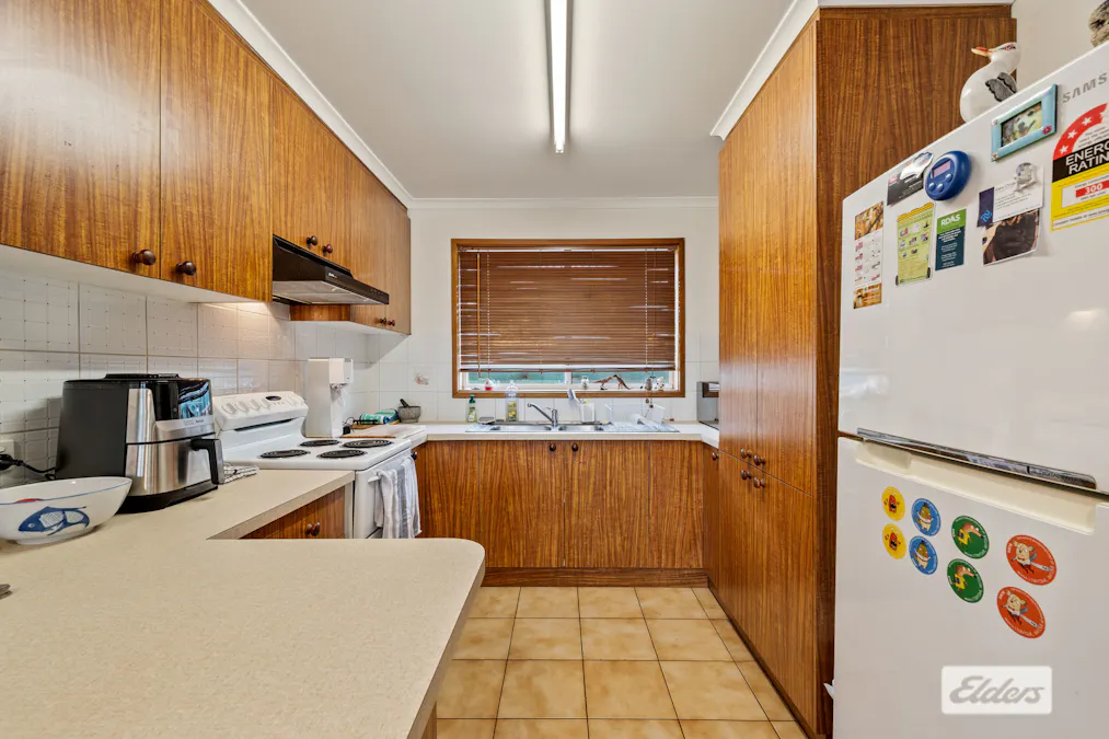 1 & 2/7 Eleanore Court, West Wodonga, VIC, 3690 - Image 5