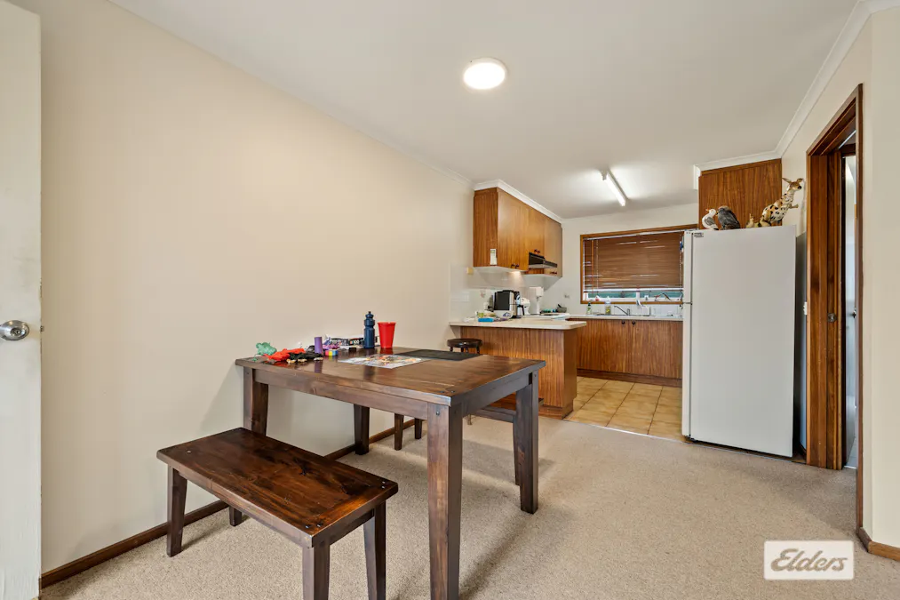 1 & 2/7 Eleanore Court, West Wodonga, VIC, 3690 - Image 4