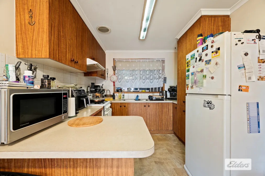 1 & 2/7 Eleanore Court, West Wodonga, VIC, 3690 - Image 12