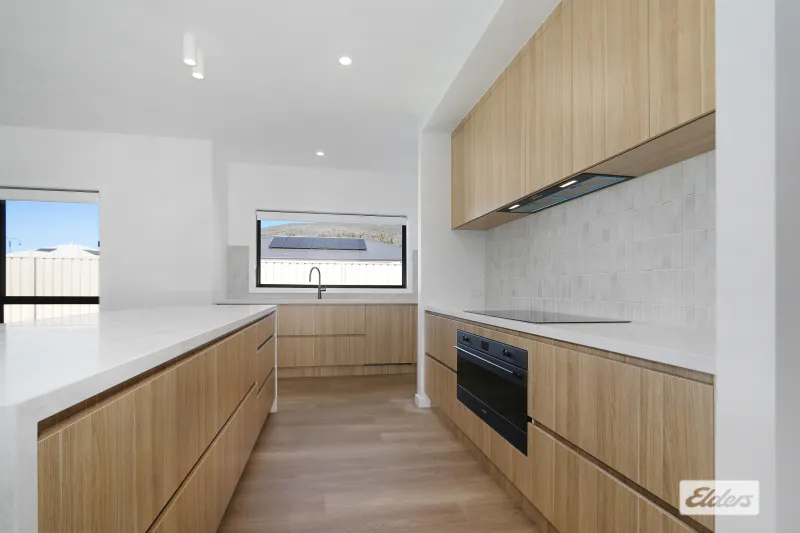 10 Shetliffe Crescent — photo 6 of 10