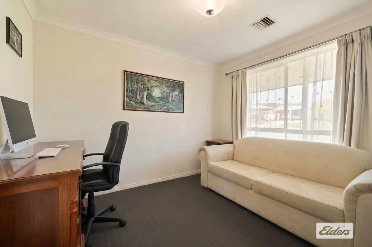 24 Peacock Avenue — photo 16 of 28