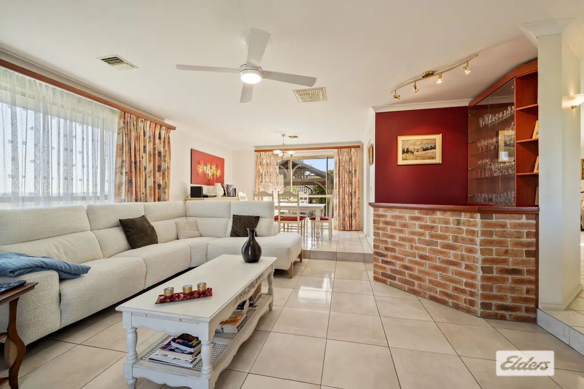 24 Peacock Avenue — photo 10 of 28