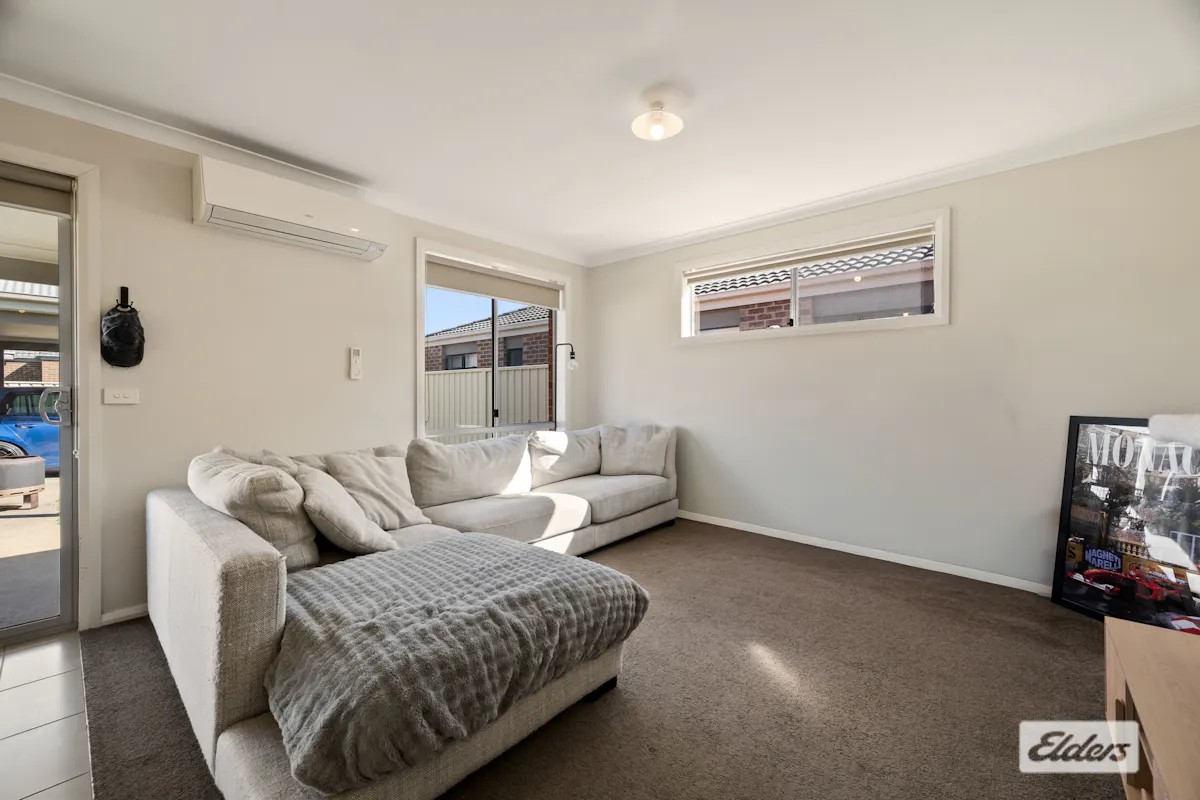 13 Inwood Crescent — photo 3 of 14