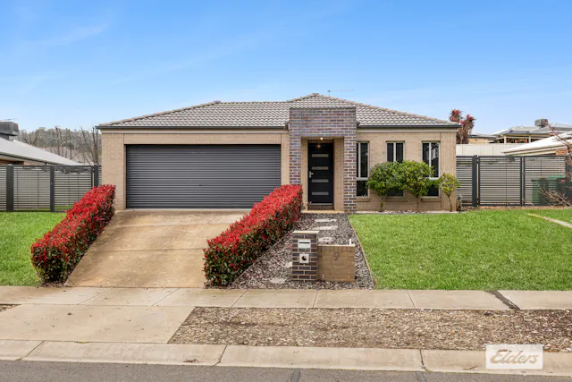 9 Mortimer Terrace — photo from Elders Real Estate Albury/Wodonga