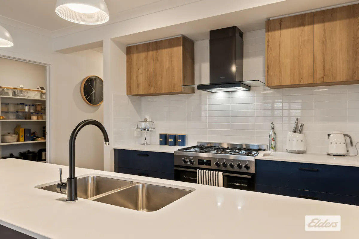 19 Loames Street — photo 10 of 30