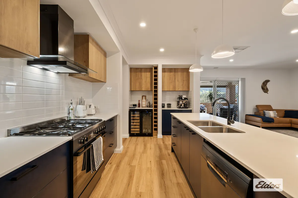 19 Loames Street — photo 11 of 30