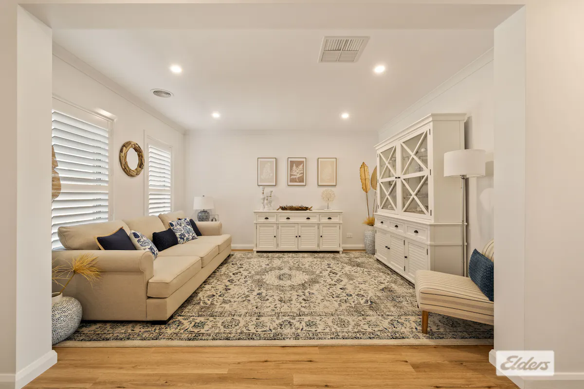 19 Loames Street — photo 4 of 30