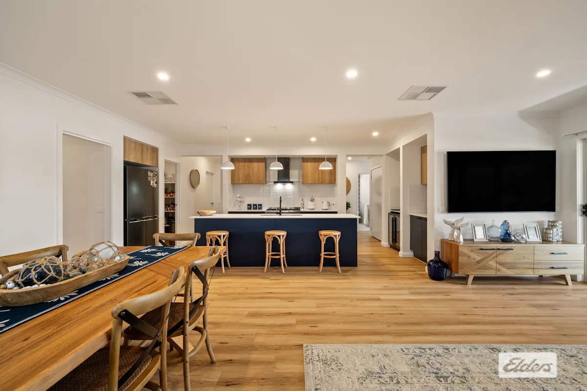 19 Loames Street — photo 13 of 30