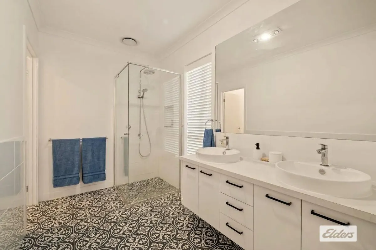 19 Loames Street — photo 7 of 30
