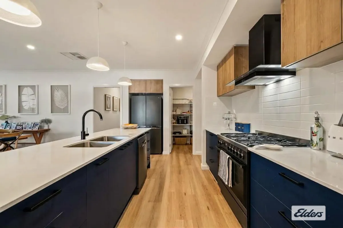 19 Loames Street — photo 9 of 30