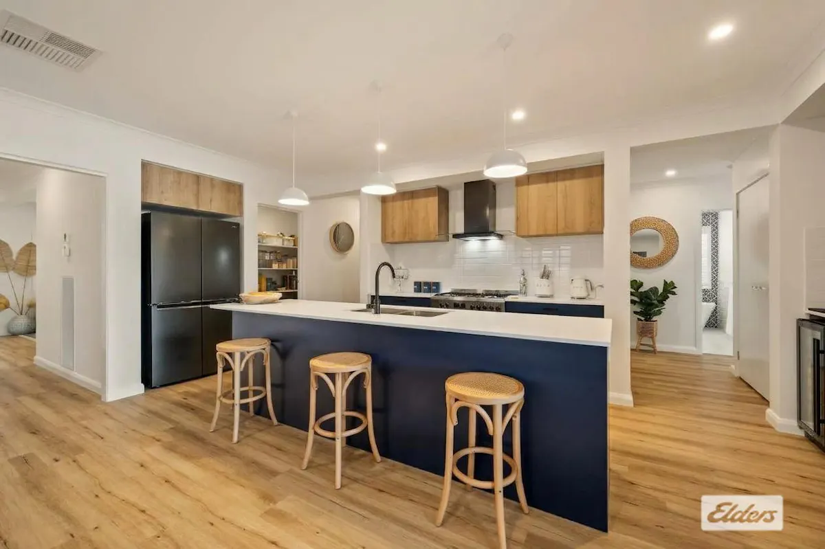 19 Loames Street — photo 8 of 30