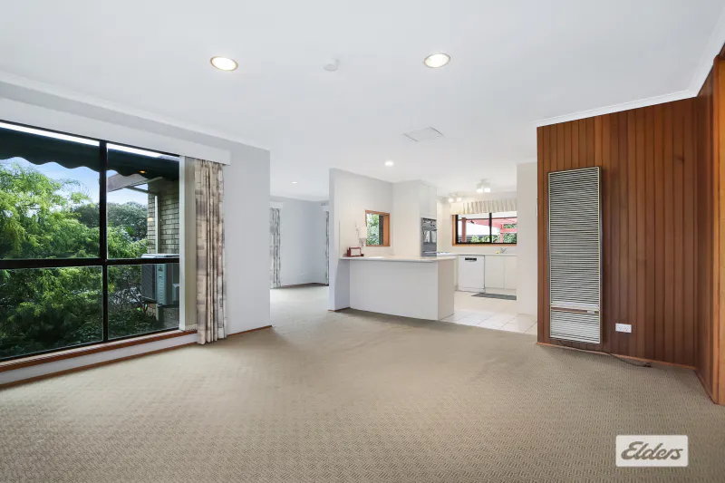 6 Scarborough Drive — photo 3 of 10