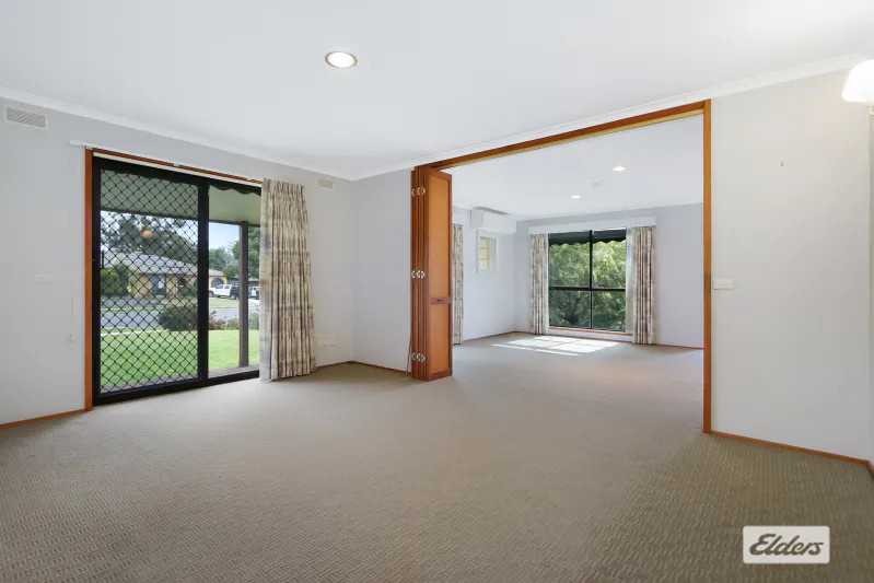 6 Scarborough Drive — photo 2 of 10