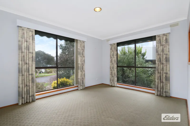 6 Scarborough Drive — photo 5 of 10