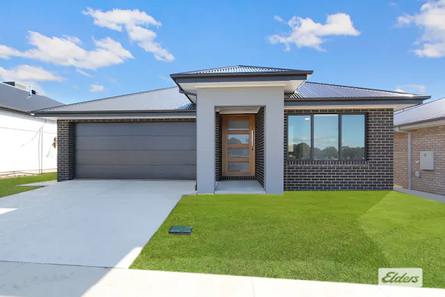 7 Shea Street — photo from Elders Real Estate Albury/Wodonga