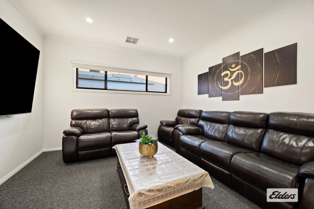 15 Birchall Crescent — photo 9 of 29
