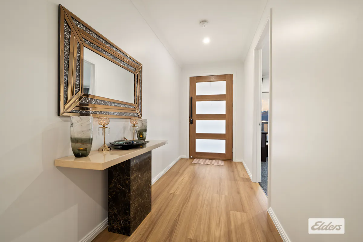 15 Birchall Crescent — photo 3 of 29