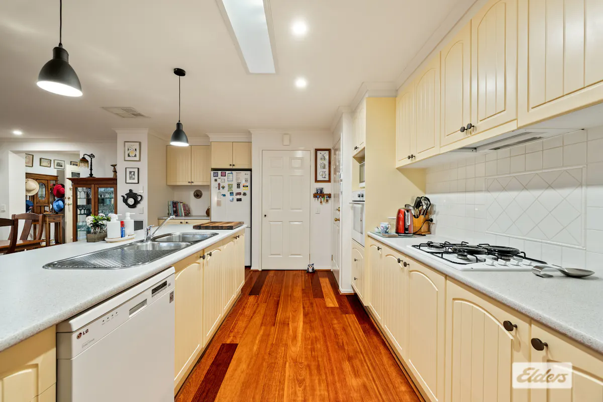 126 Dryandra Way — photo 9 of 30