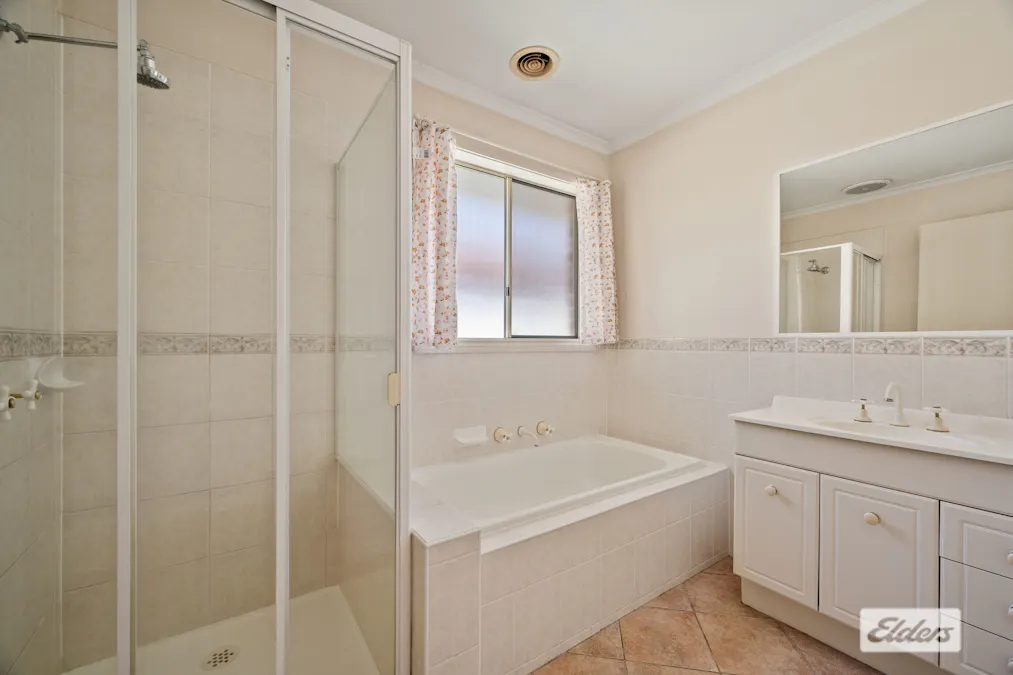 34 Koetong Crescent, West Wodonga, VIC, 3690 - Image 11