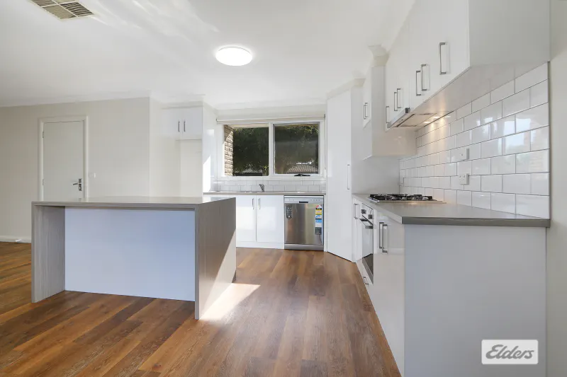 384 Dale Crescent — photo 3 of 8