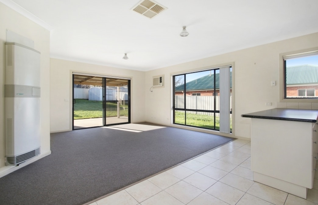 77 Nightingale Avenue, West Wodonga, VIC, 3690 - Image 8