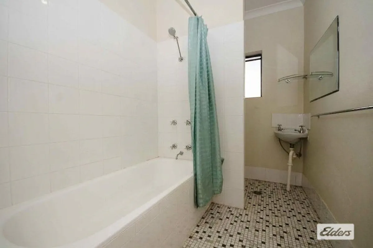 8/195 Alexandra Street — photo 9 of 11