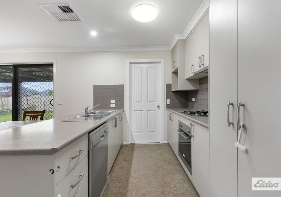 6 Sexton Place, Wodonga, VIC, 3690 - Image 2