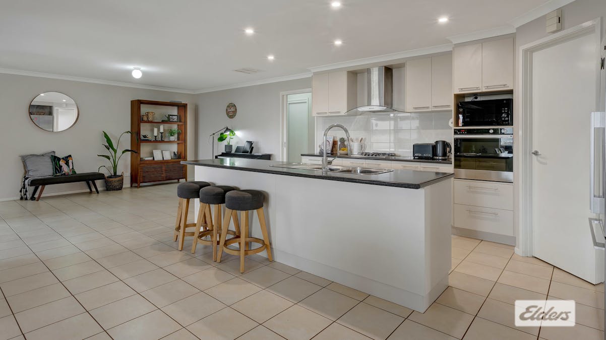 4 Toy Court, Wodonga, VIC, 3690 - Image 2