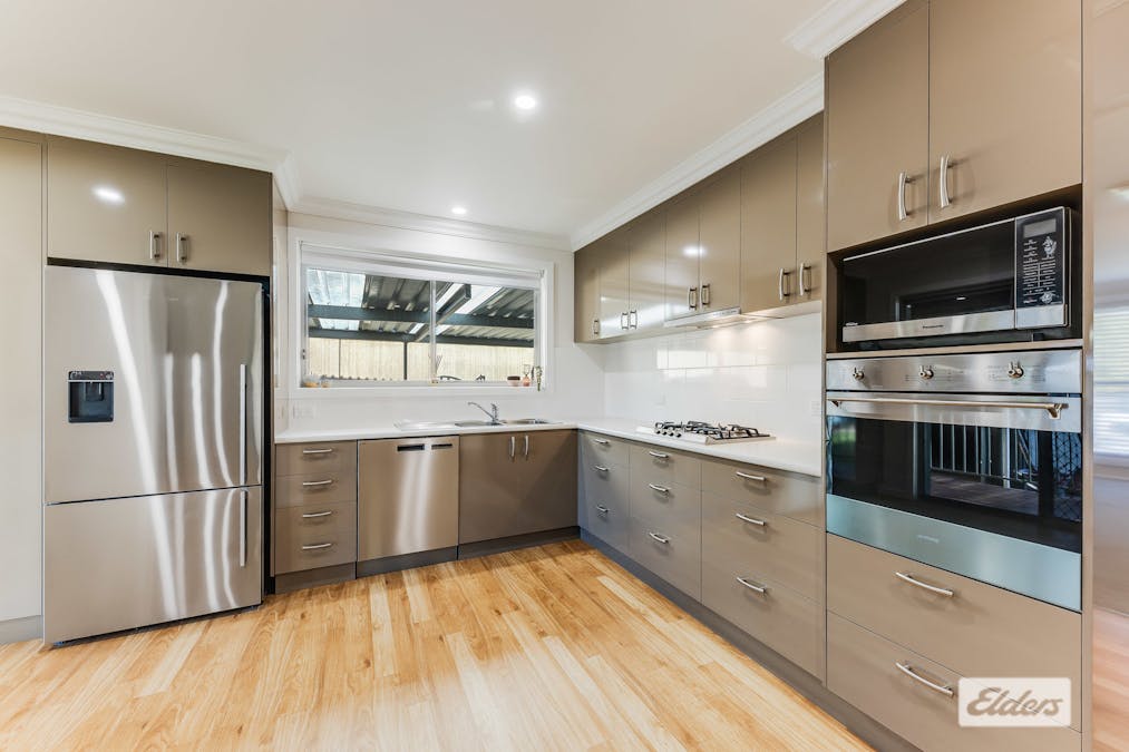 17 Wornes Drive, Wodonga, VIC, 3690 - Image 2