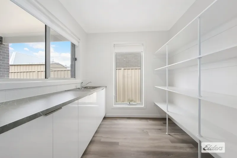 22 Dartnell Crescent — photo 3 of 9