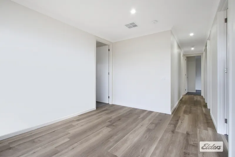 22 Dartnell Crescent — photo 7 of 9