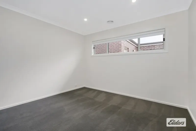 22 Dartnell Crescent — photo 8 of 9