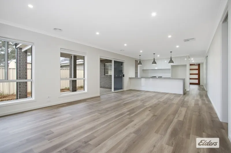 22 Dartnell Crescent — photo 4 of 9