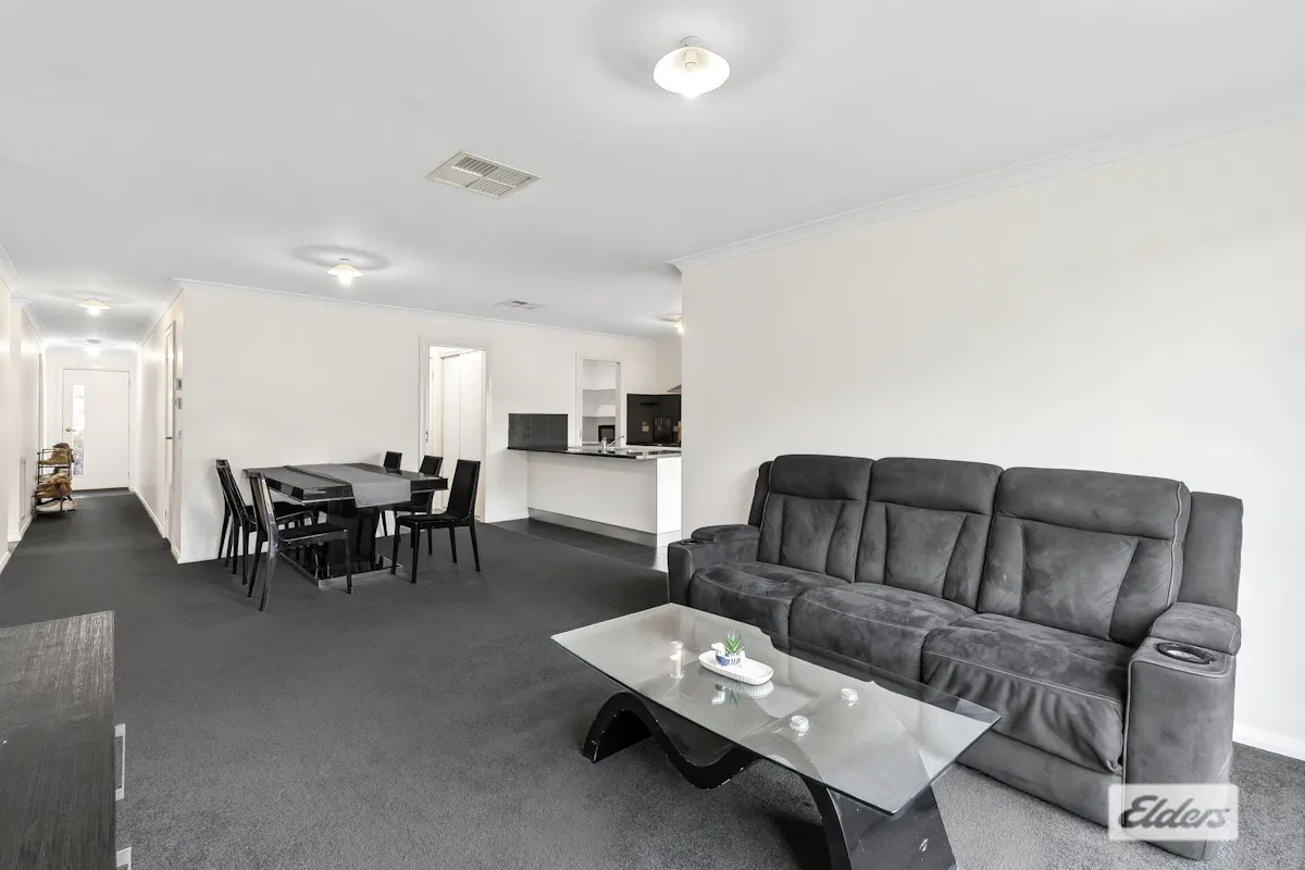 19 Sadlier Street — photo 4 of 11
