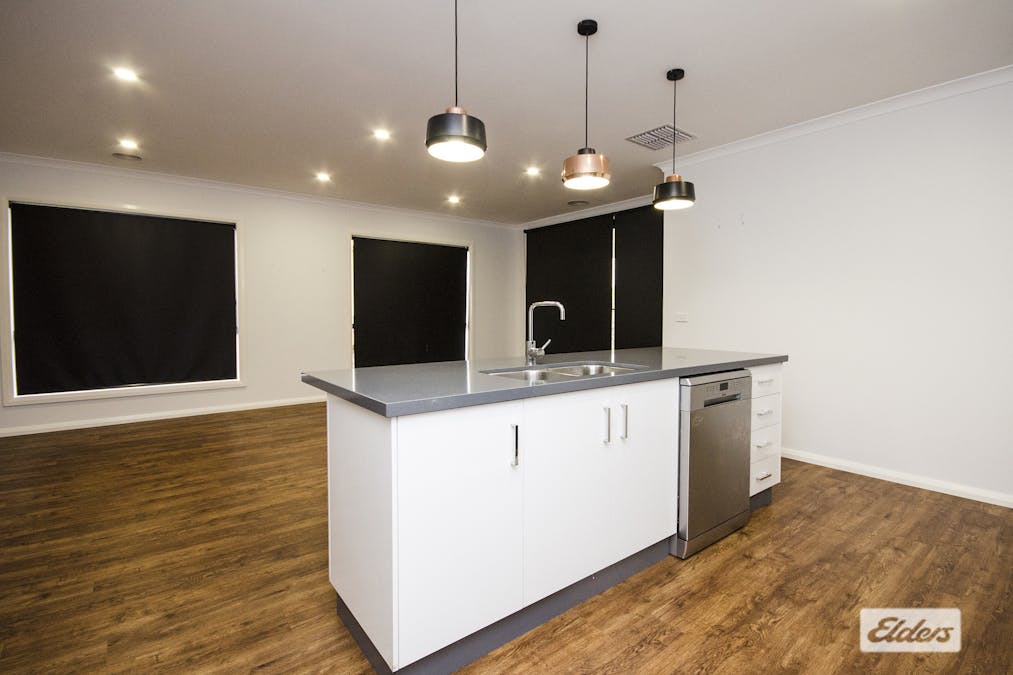 8 Anglesey Street, Wodonga, VIC, 3690 - Image 2