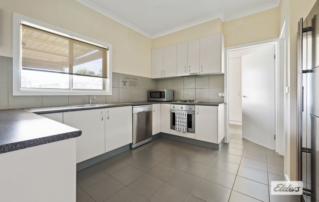 6 Lowanna Street, Wodonga, VIC, 3690 - Image 2