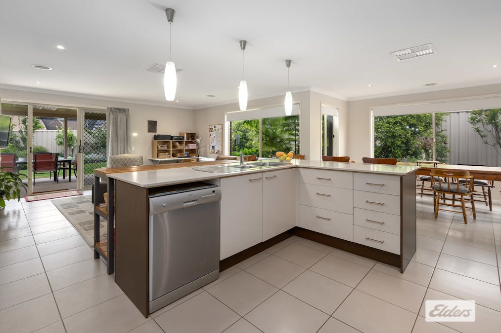 39 Victoria Cross Parade, Wodonga, VIC, 3690 - Image 2