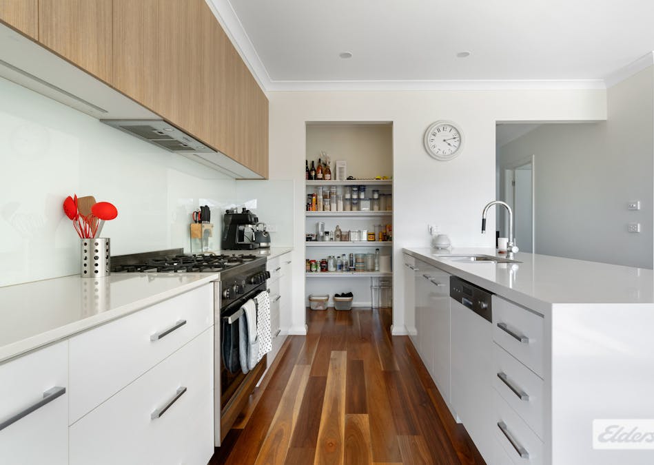 24 Jensen Crescent, Wodonga, VIC, 3690 - Image 2