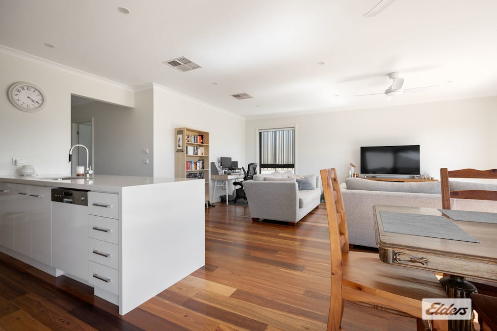 24 Jensen Crescent, Wodonga, VIC, 3690 - Image 8