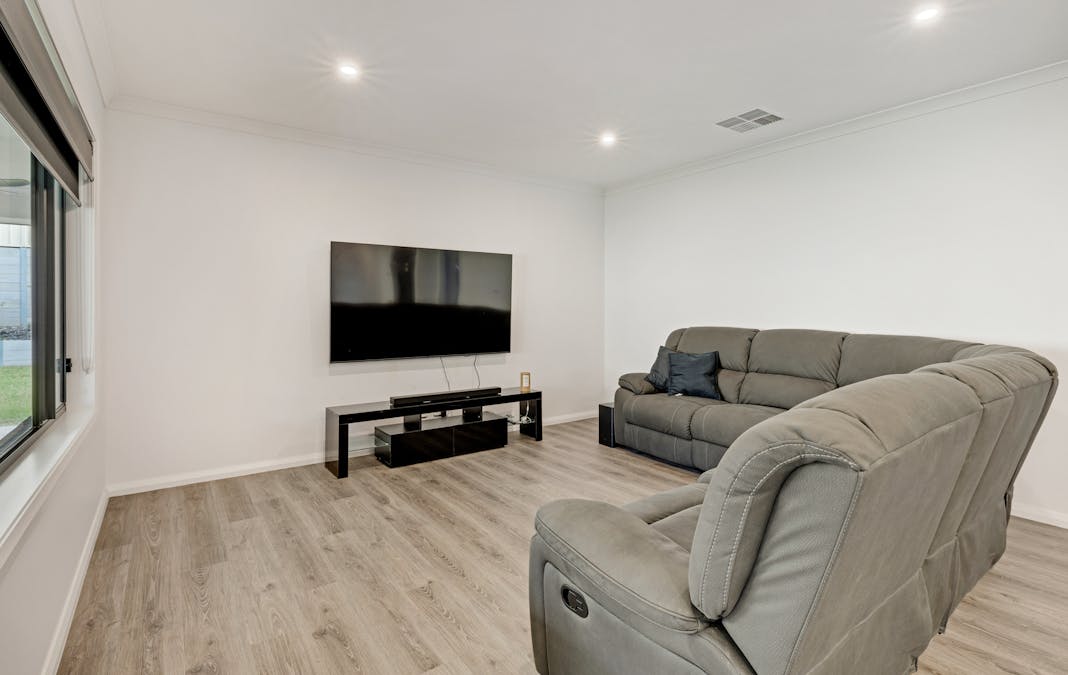45 Harry Crescent, Hamilton Valley, NSW, 2641 - Image 7