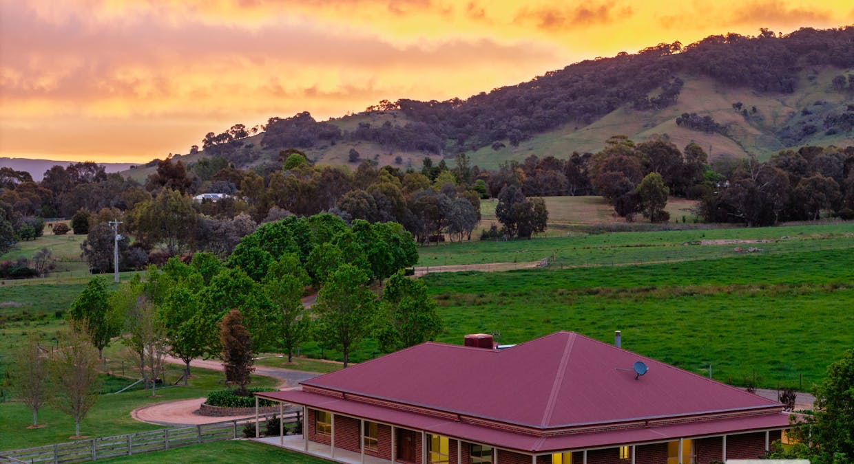 26 Jillamatong Drive, Staghorn Flat, VIC, 3691 - Image 1